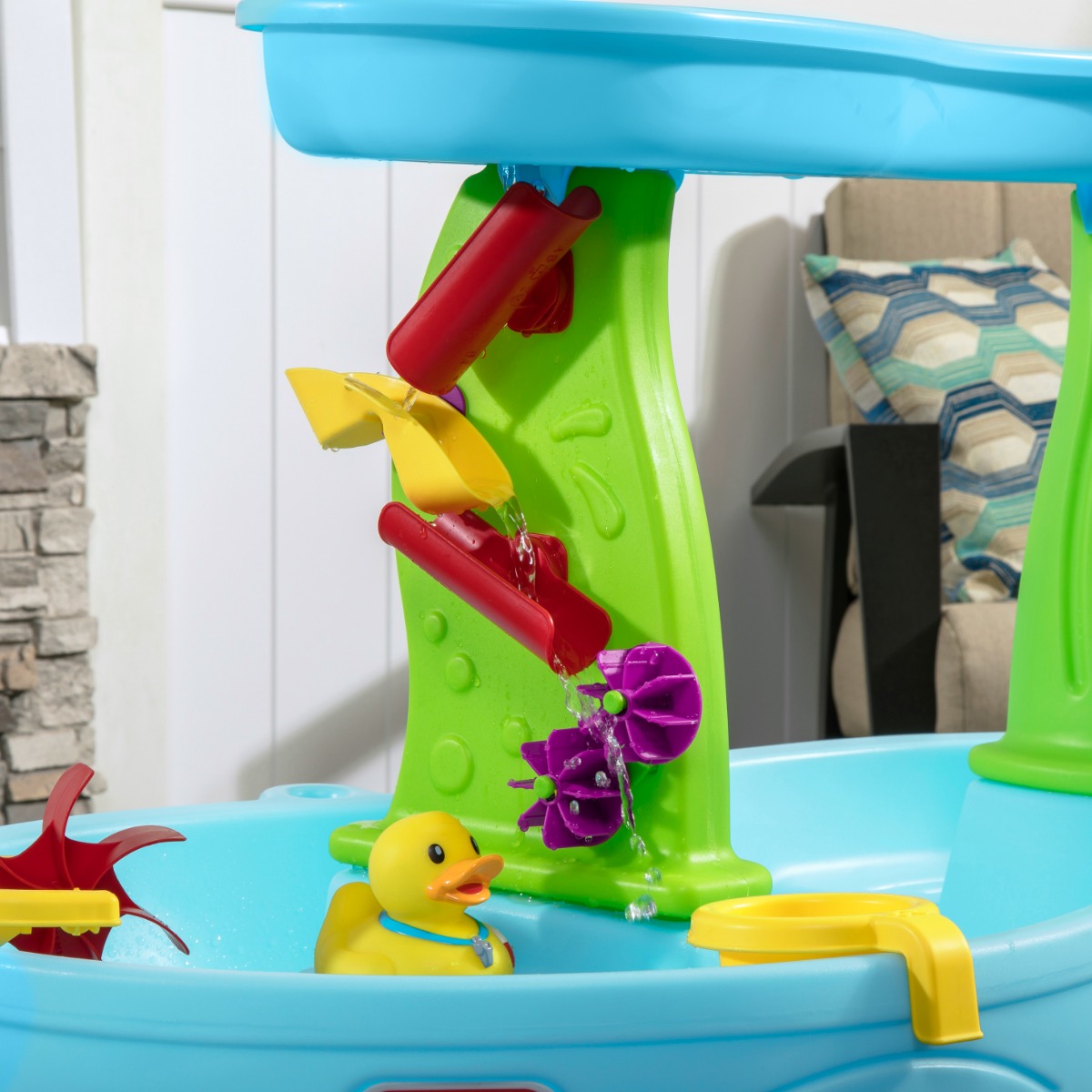 step2 rain showers splash pond water table kids playset with 13 piece water toy accessory set