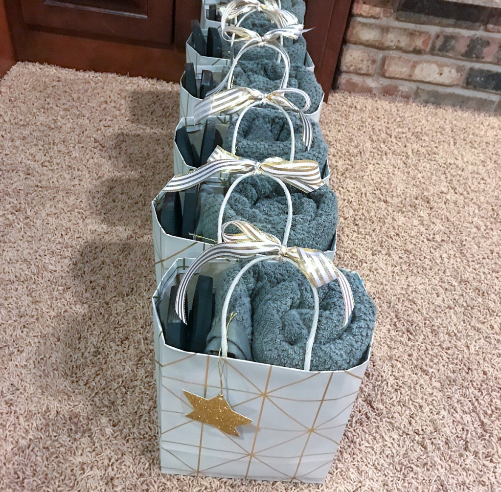 This Cute, Easy Grad Gift Bag Idea Only Cost $3.50 Each