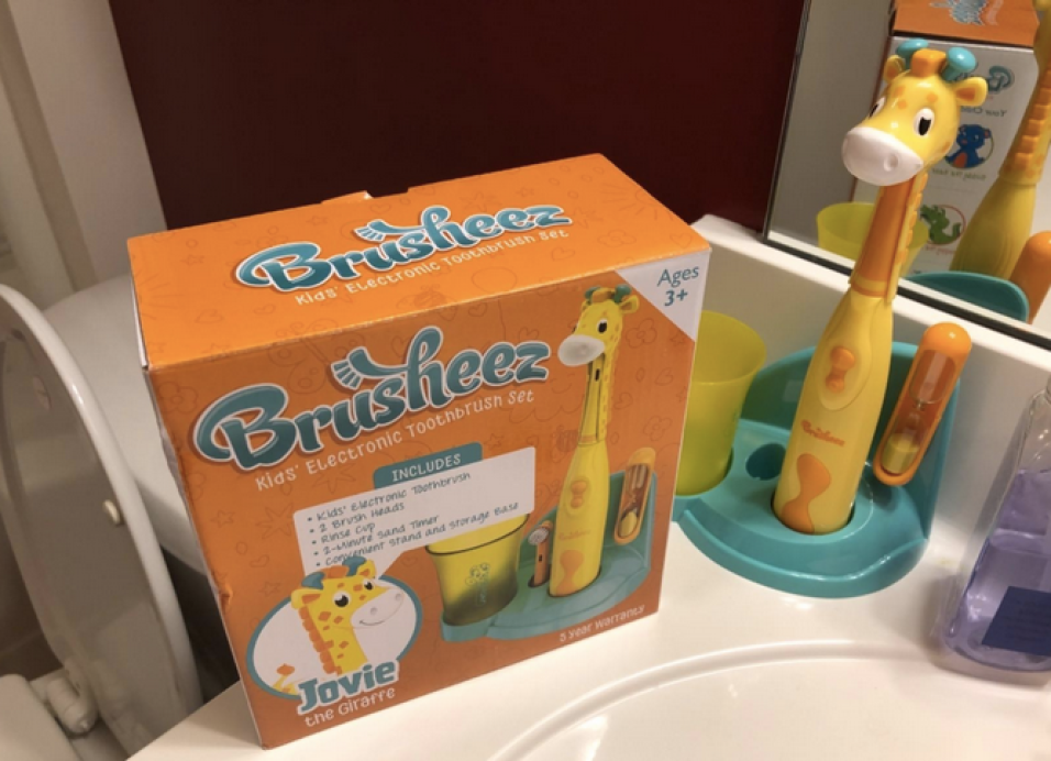 Giraffe Brusheez Kid's Electric Toothbrush Set in bathroom