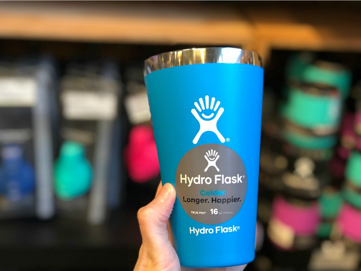 hand holding Hydro Flask 16oz Pint in sporting goods store