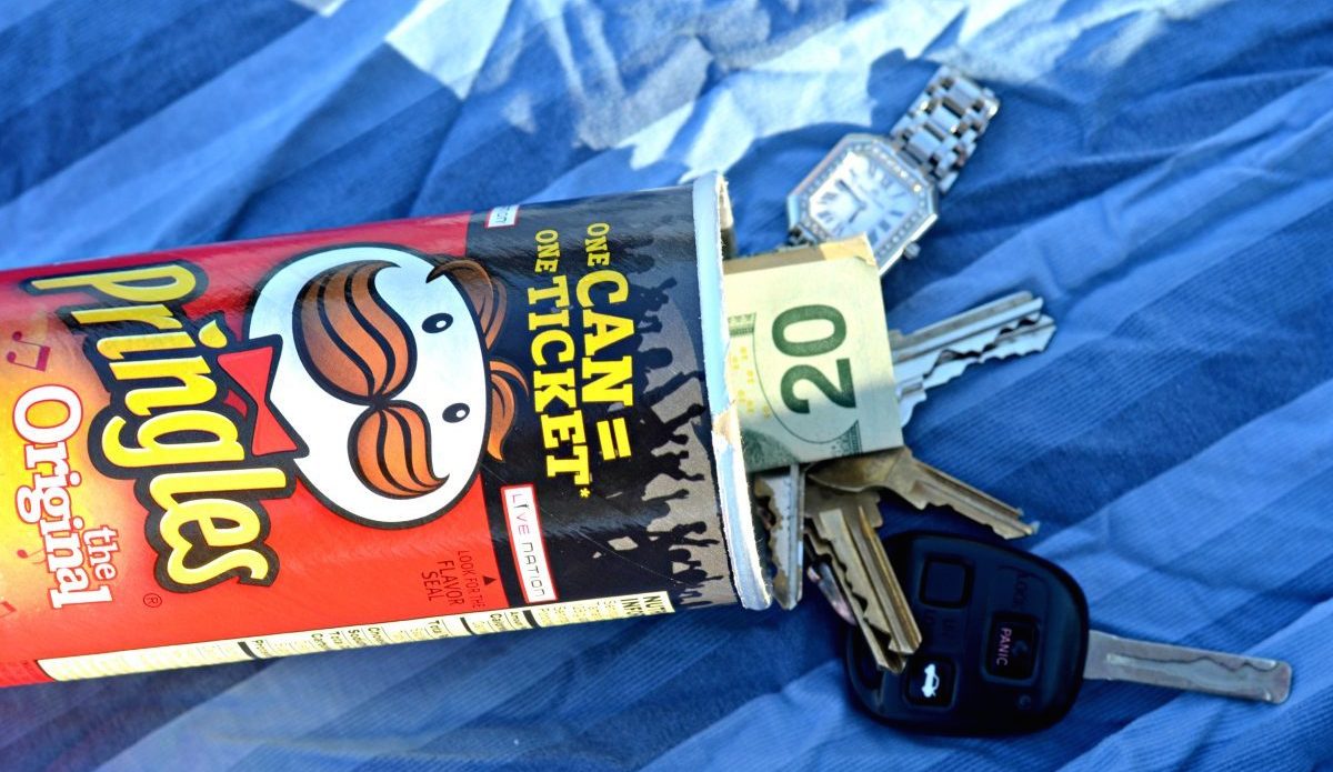 best beach hacks pringles container with money keys and watch inside 