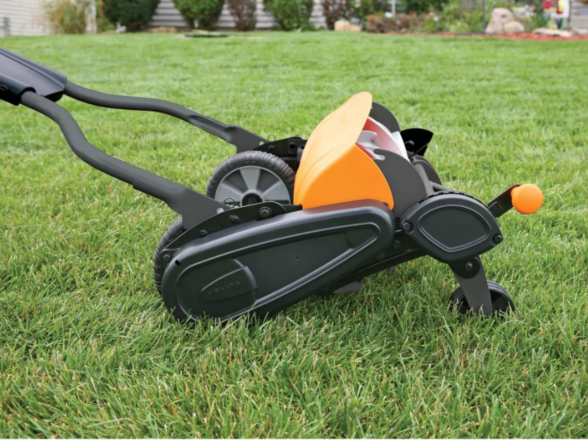 Fiskars staysharp max reel mower online stores