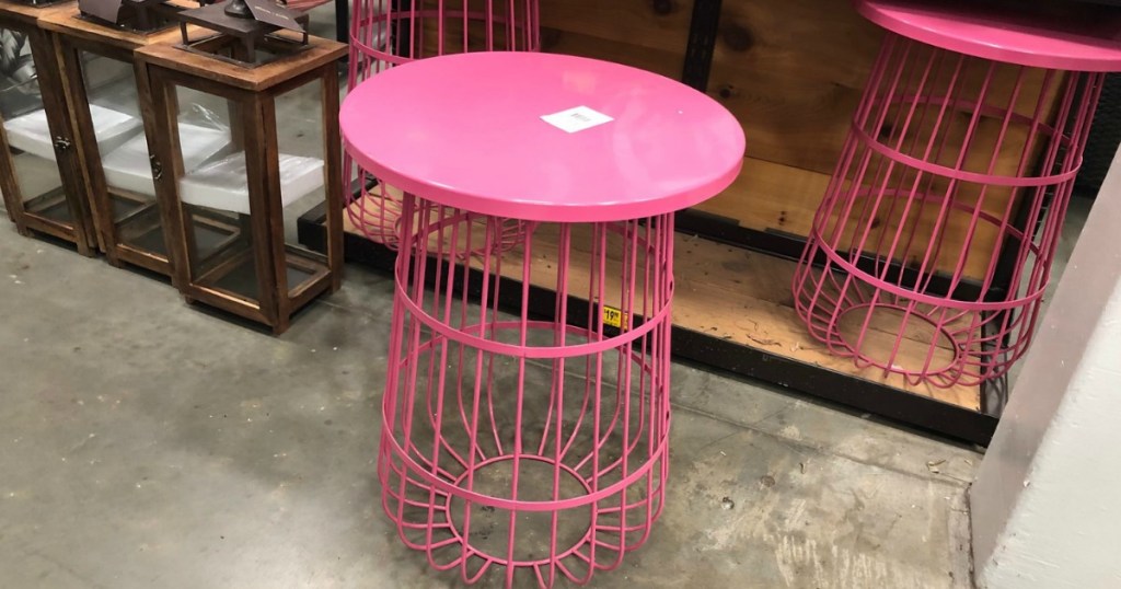 pink wire stand 