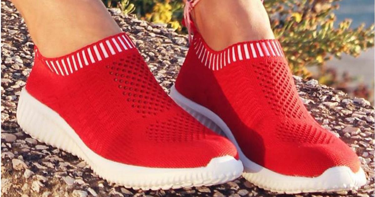 Woman wearing Tiosebon Unisex Slip-on Walking Shoes in red 