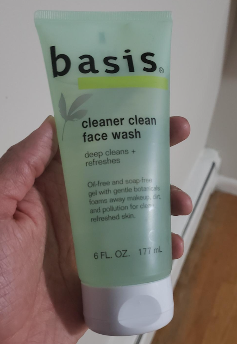 holding basis face wash