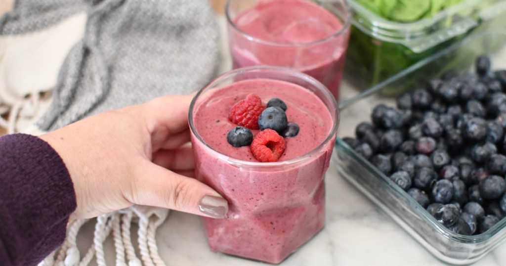 best smoothie with berries and banana