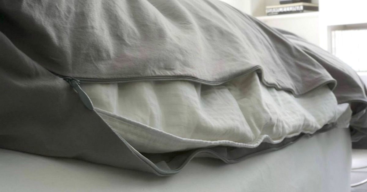 Duvet cover deals with zipper