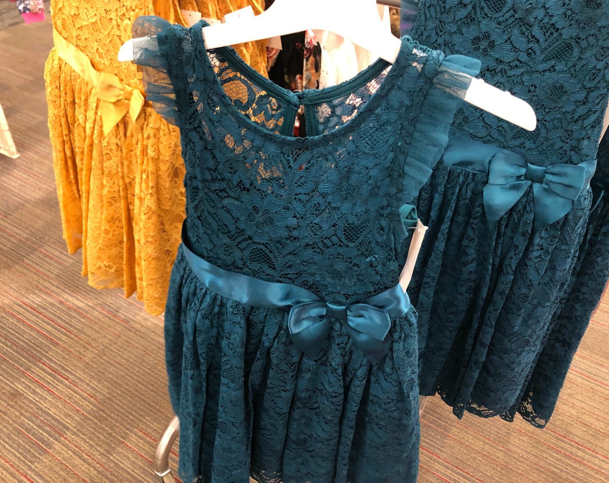 Girls dress in blue lace or yellow lace