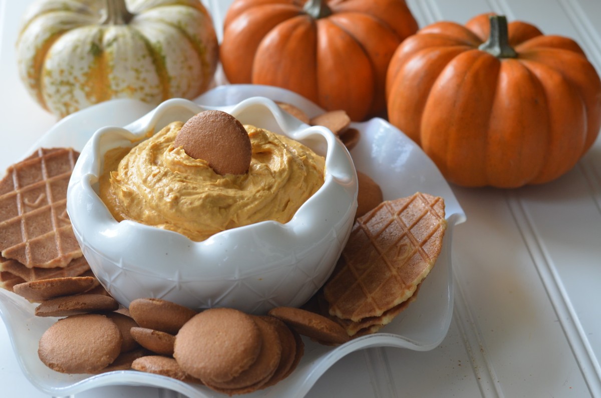 Easy 3 Ingredient Pumpkin Pie Dip | Fall Dessert Idea - Hip2Save