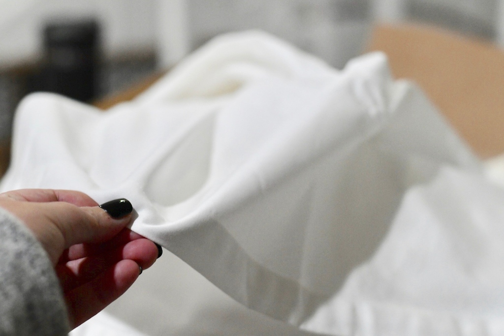 touching white Threadmill sheets 