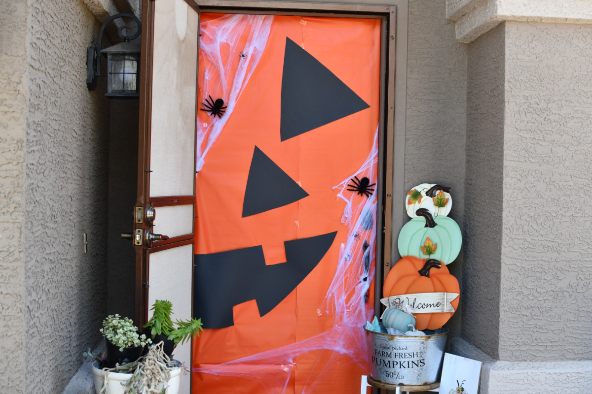 Halloween Front Door Decorations Easy DIY (Pumpkin Door Decor)