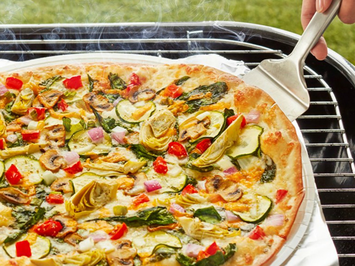 veggie pizza on the grill