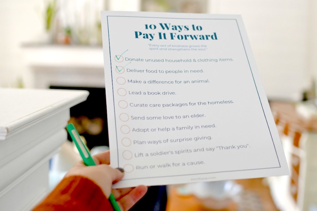 hand holding pay it forward printable