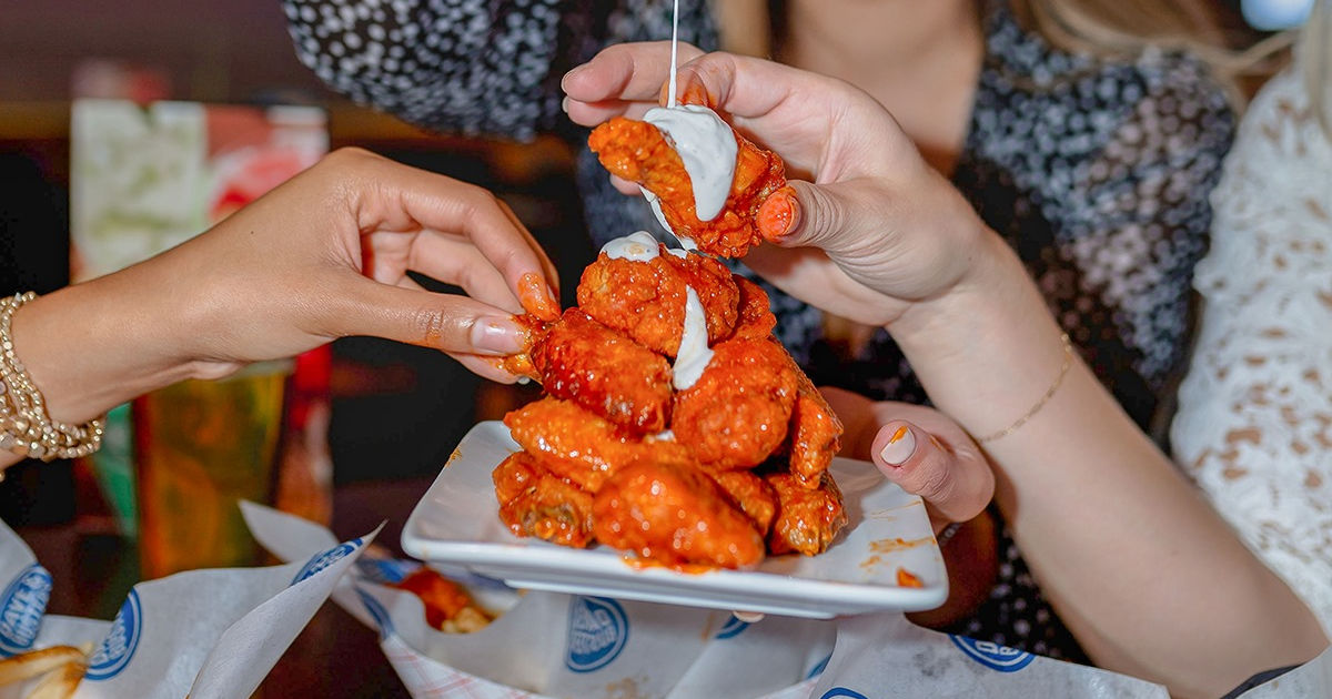 Dave & Buster's Coupon Offer Unlimited Wings + Video Game Play Card