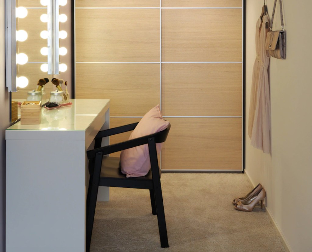 The 5 Best Ikea Makeup Vanity Tables, Bedroom Vanity Ideas Ikea