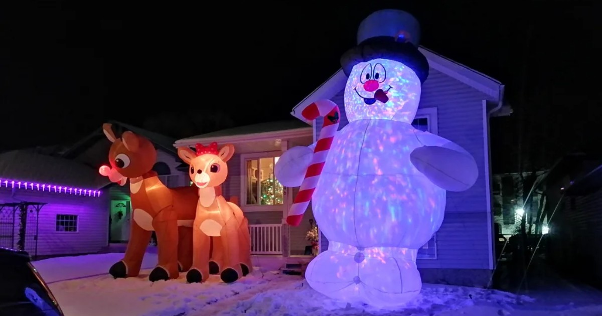 GIANT 18′ Inflatable Snowman 