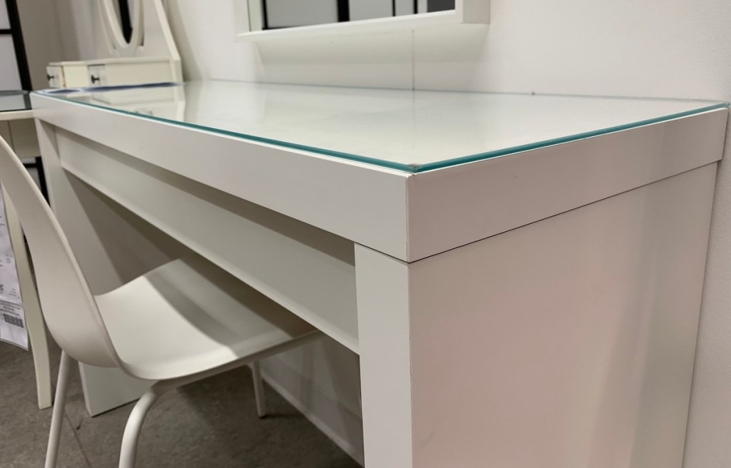 The 5 Best Ikea Makeup Vanity Tables, Vanity Desk With Mirror And Drawers Ikea