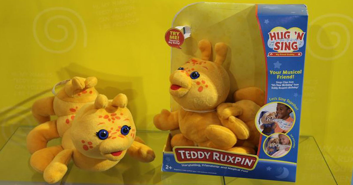 Sings clips from "It's Your Birthday" NIB  yb Details about   Teddy Ruxpin Grubby Hug 'N Sing 
