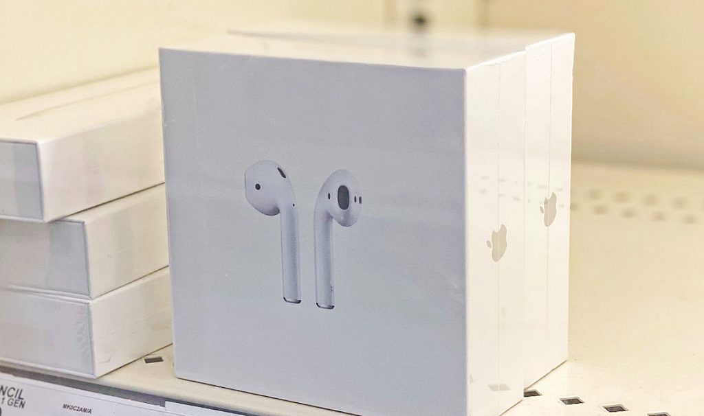 Apple Airpods in box