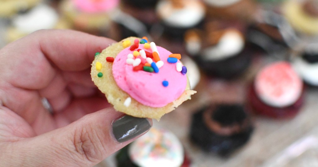 hand-holding-pink-cupcake