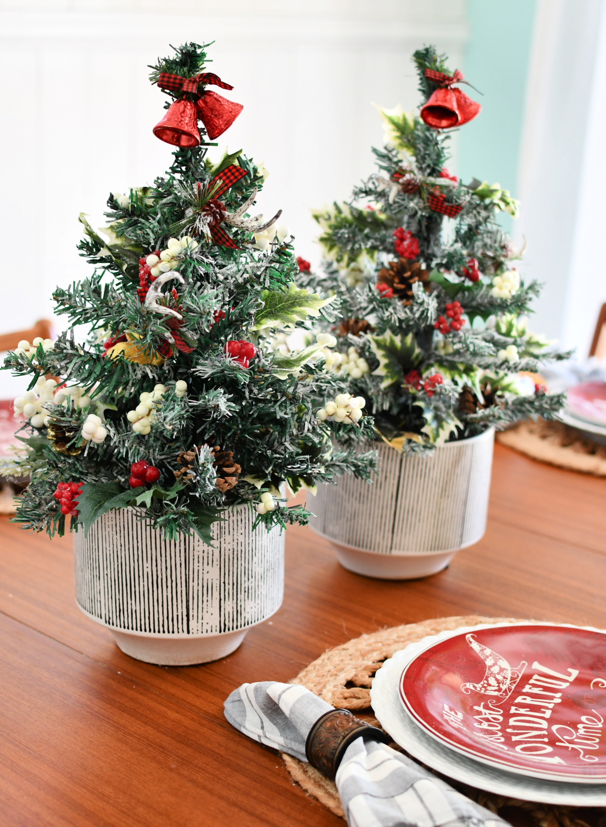 DIY Christmas Decor Couldn't Be Easier Thanks to This Dollar Tree Hack!, image size:1194x1630