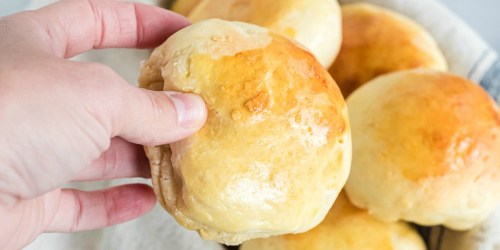Easy Homemade Hawaiian Dinner Rolls (Perfect for Holiday Meals!)