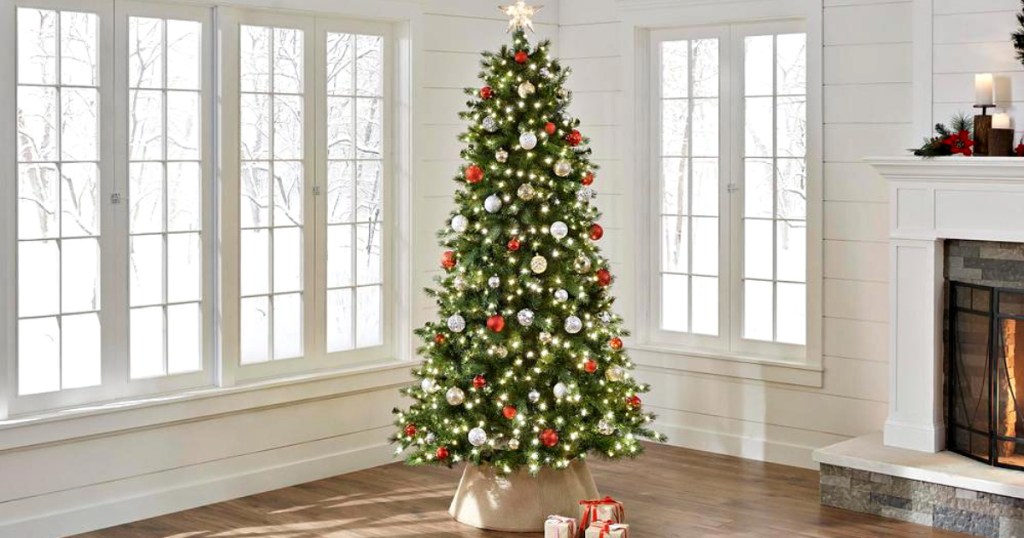 Home Accents 7.5 ft. Pre-Lit Braxton Christmas Tree