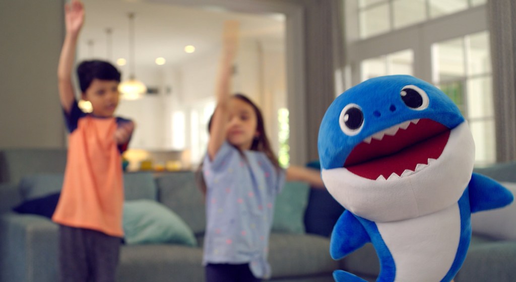 Pinkfong Baby Shark Puppet Toy Review | Official Hip2Save