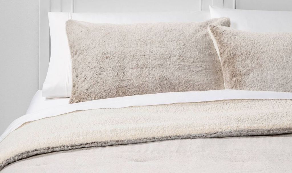 Aspen Faux Fur Blanket Set on bed