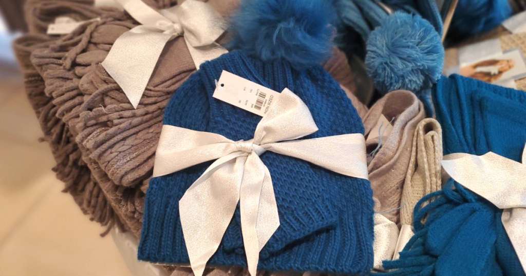 New York & Company Blue Hat & Glove Set