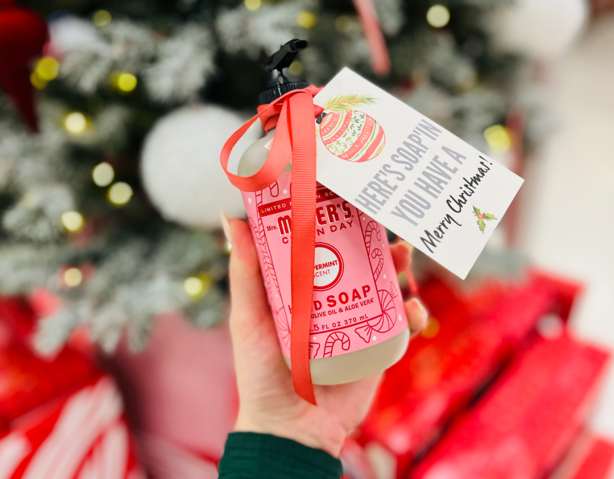 Easy Christmas Hostess Gifts | Holiday Soaps with Free Printable Gift Tags