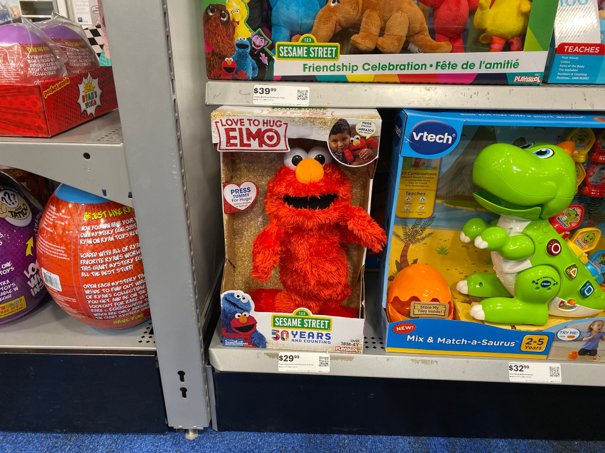 Sesame Street Love to Hug Elmo Talking Singing Hugging 14" Plush Toy for Kids 