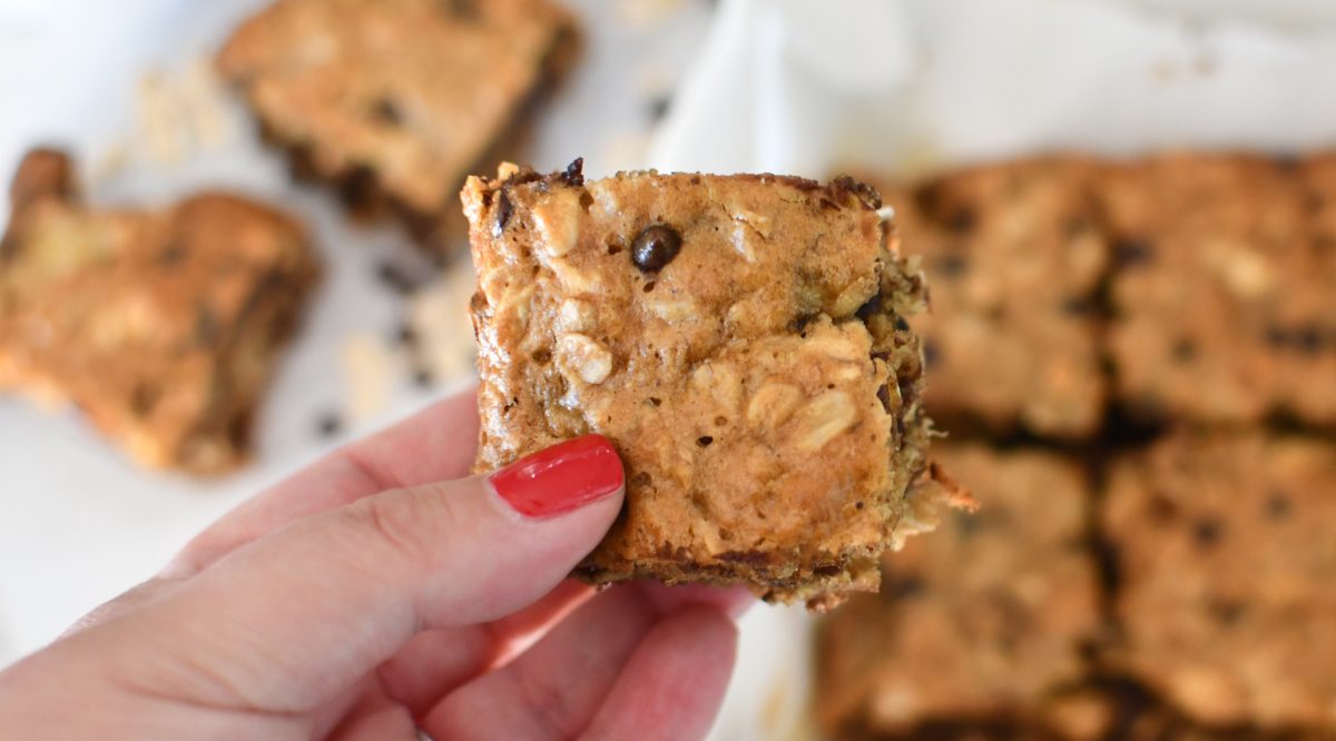 Easy Peanut Butter Oatmeal Bars (Made With Bananas & Chocolate Chips!)