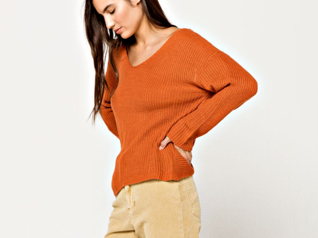 Sky and Sparrow Twist Bar Back Rust Womens Sweater