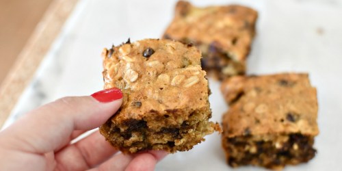 Easy Peanut Butter Oatmeal Bars (Made With Bananas & Chocolate Chips!)