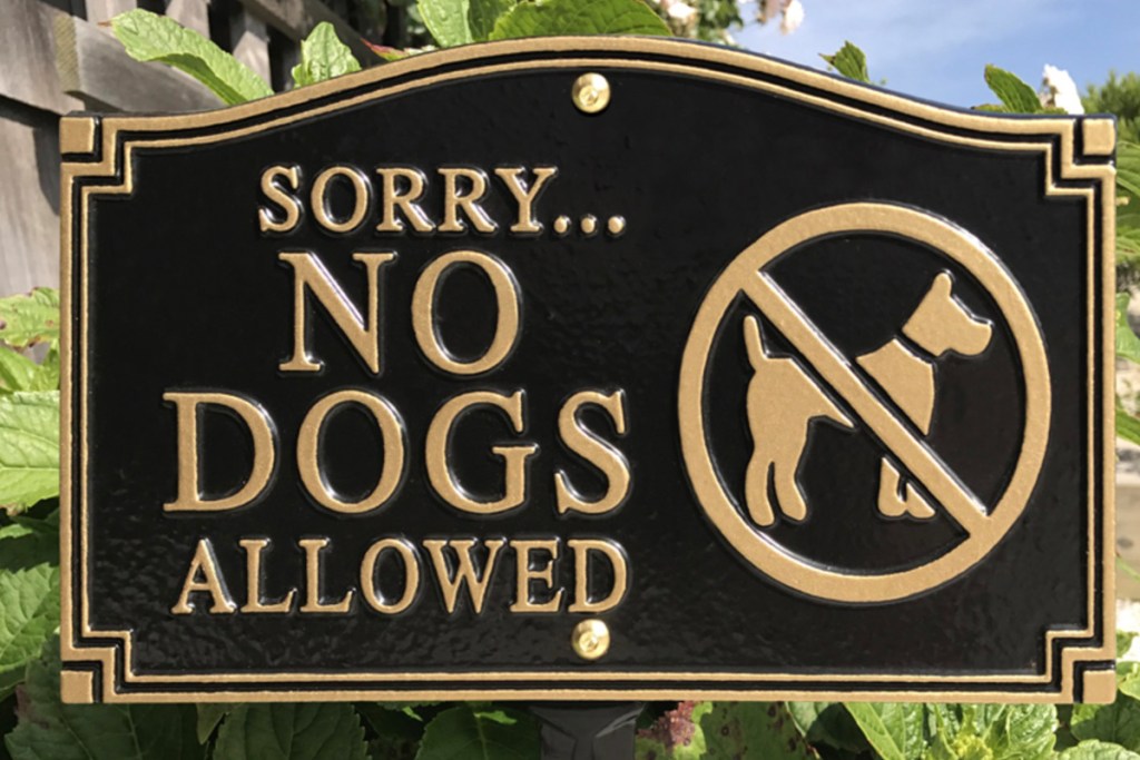 no pets sign