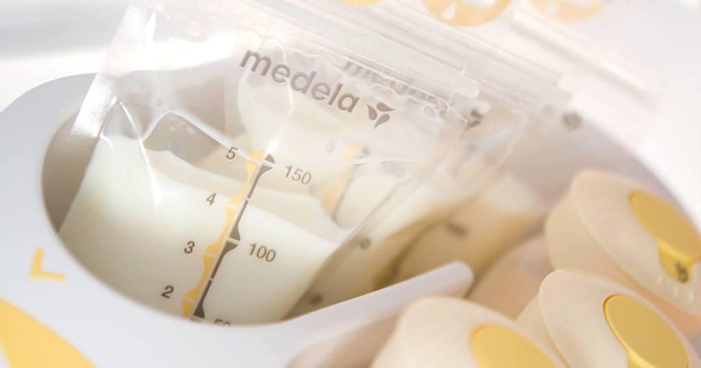 Medela Breastfeeding bags in cooler pack