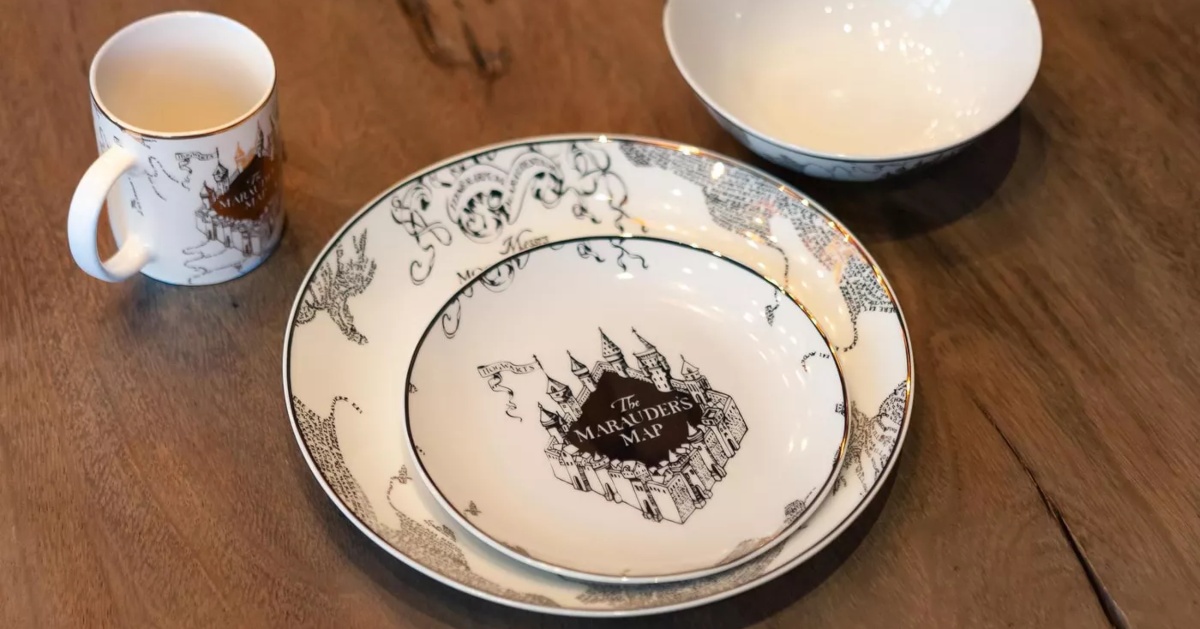 This 16Piece Porcelain Harry Potter Dish Set Will Make Any Meal Magical