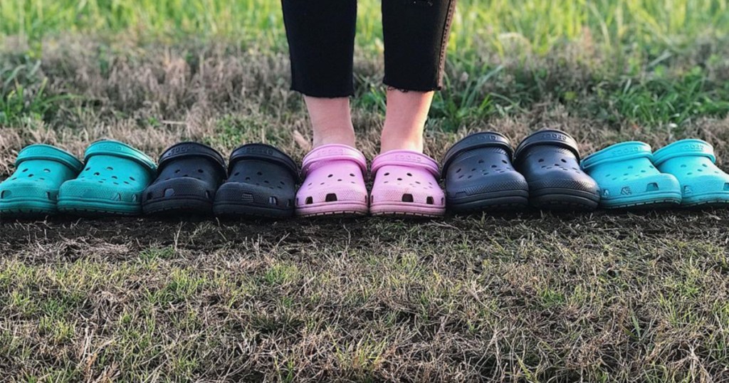 crocs sandals outfit