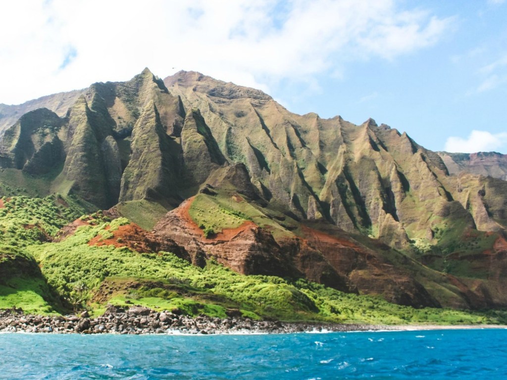 Large mountain view of Hawaii islands from the ocean