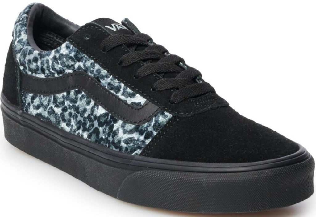 Women's shoe with animal print in black and gray