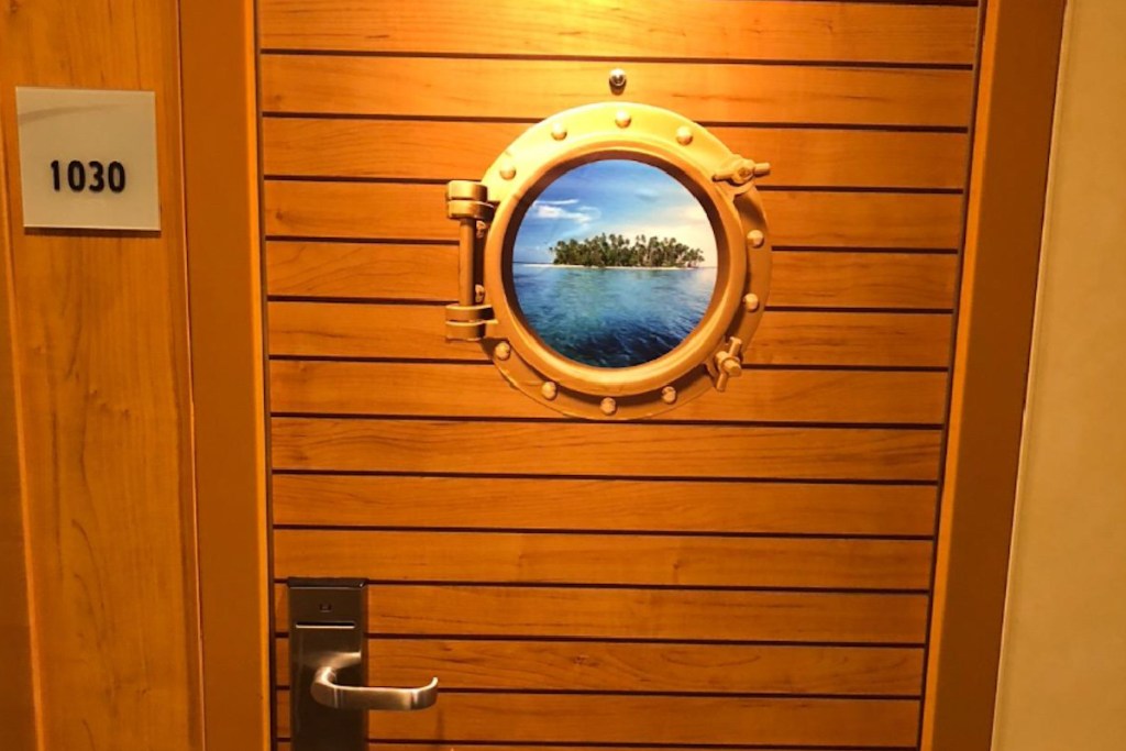 cruise cabin door