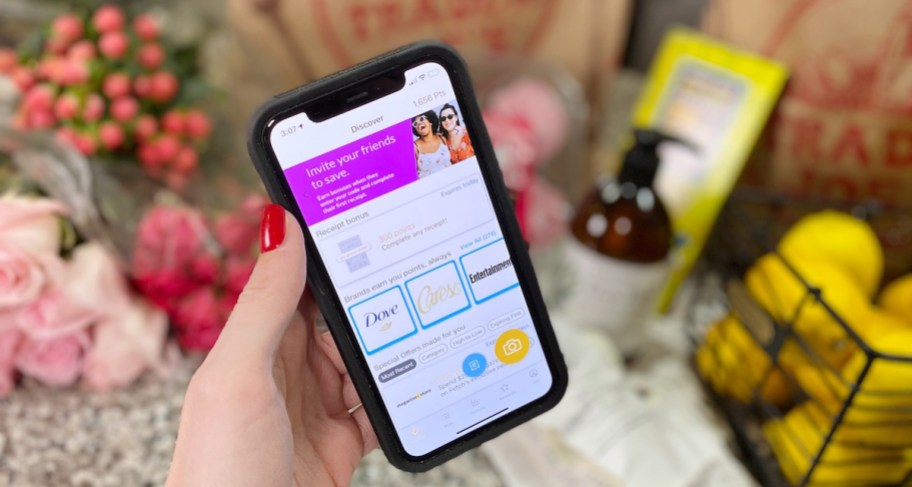 hand holding a phone with Fetch rewards