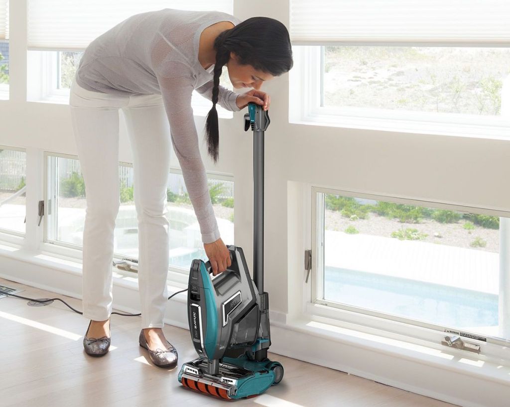 woman putting a vacuum together