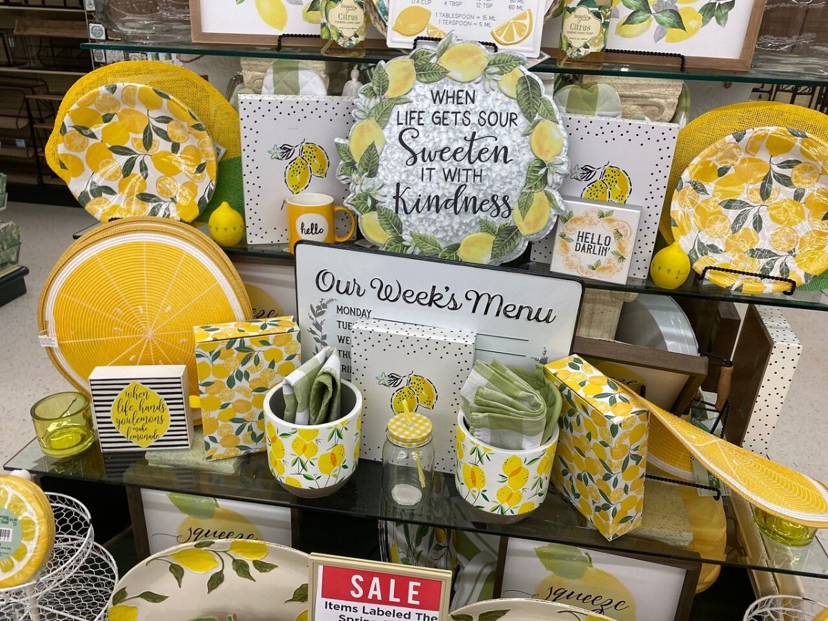 store display with lemon decor