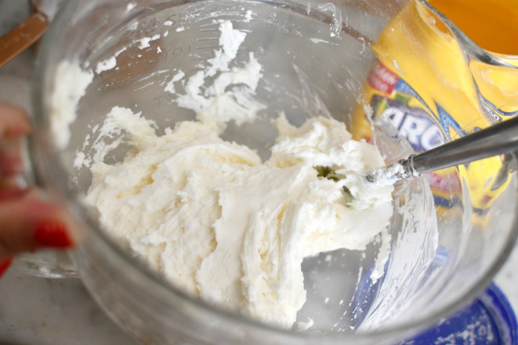 mixing up corn starch and conditioner