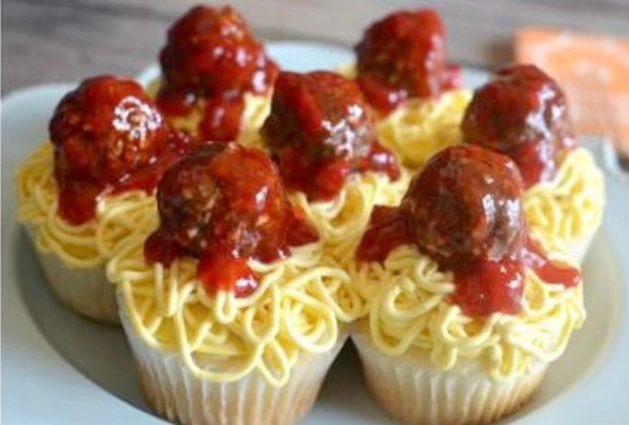 spaghetti and meatball cupcakes