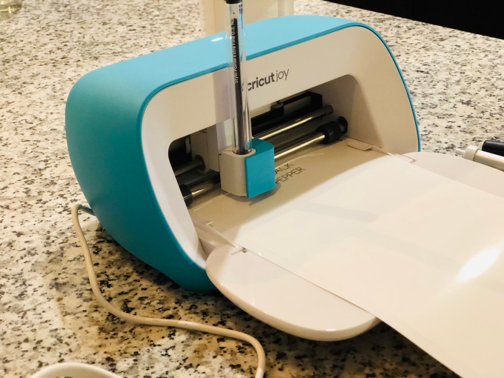 Cricut Joy with Pen and paper in it