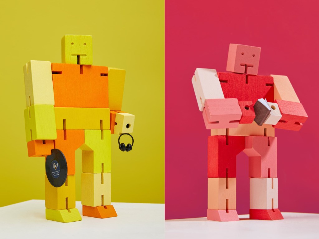 yellow and red cubebot