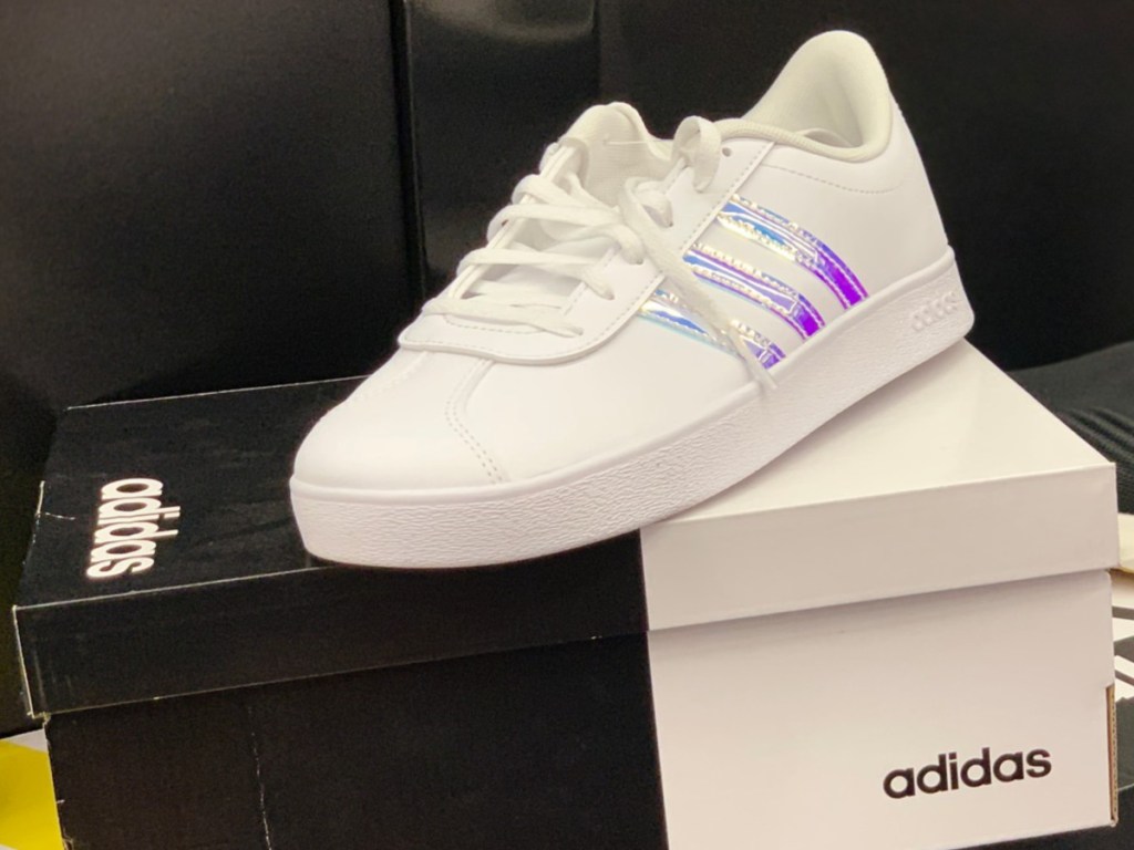 Kids' adidas Grand Court K Sneakers with iridescent stripes 